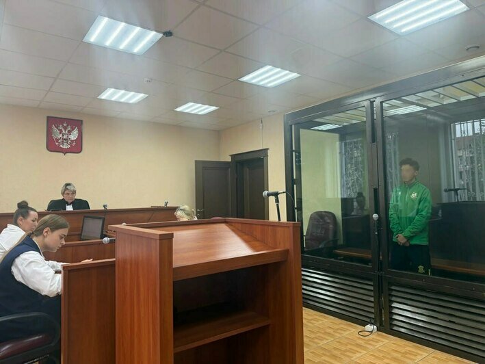 В Черняховске 18-летний парень перебрал с алкоголем и вонзил нож в шею отца - Новости Калининграда | Фото: канал пресс-службы Калининградского областного суда / Макс