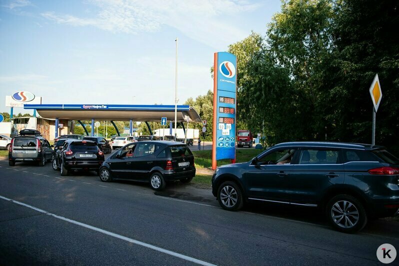 «Если не познакомимся, я уеду одна!»: яркие истории из очередей на калининградских АЗС - Новости Калининграда | Фото: Александр Подгорчук / «Клопс»