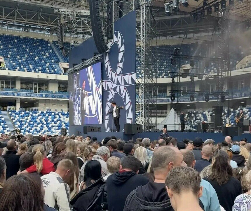 Прошли с одного входа, не пустили с другого: семья с ребенком столкнулась с путаницей на концерте в Калининграде | Фото: соцсети героини материала