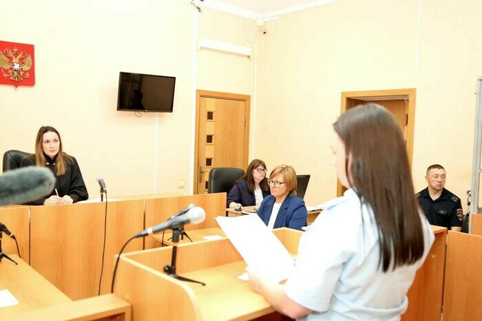В суде было рассмотрено ходатайство следователя МВД о взятии под стражу 36-летнего виновника ДТП. | Фото: пресс-служба Калининградского областного суда
