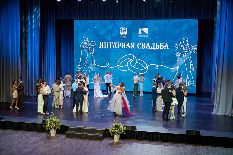 Танцы, торт и пары | Фото: правительство Калининградской области