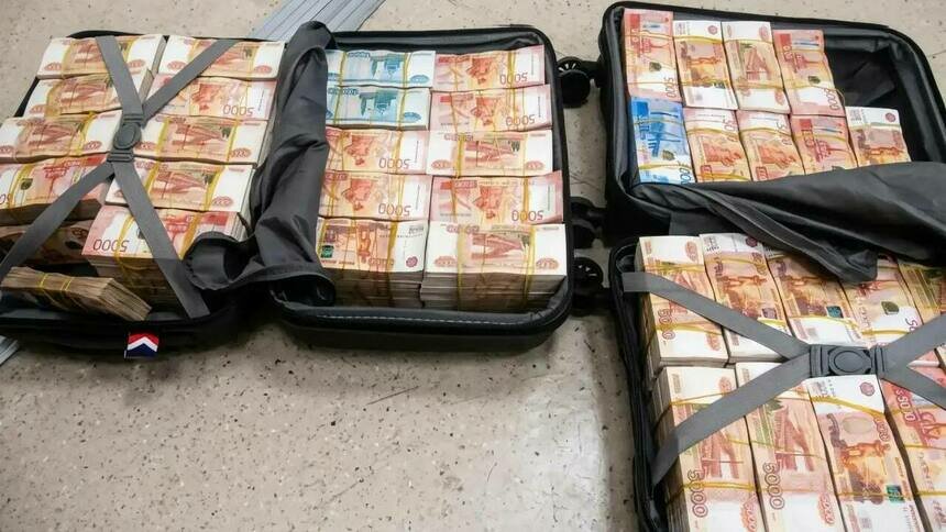 Из России с любовью и деньгами: в багаже 38-летнего мужчины, летевшего в Бишкек, нашли 177 млн рублей - Новости Калининграда | Фото: Федеральная таможенная служба