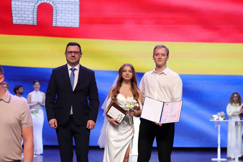 Вручение подарков | Фото: правительство Калининградской области