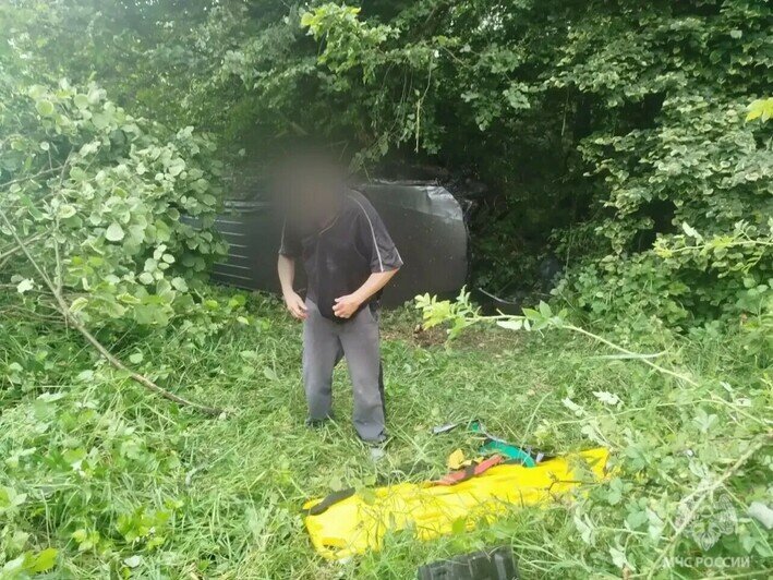 На трассе Калининград — Мамоново легковушка вылетела с трассы, пострадал водитель - Новости Калининграда | Фото: МЧС региона