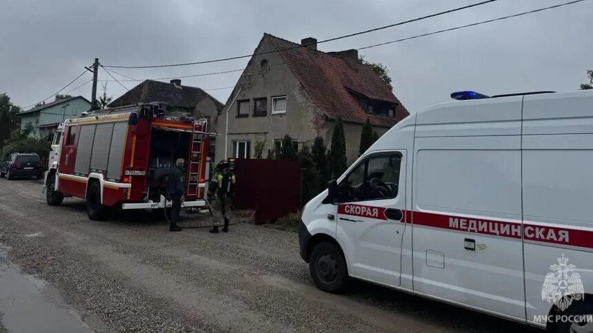 В Черняховском округе пожарные приехали тушить горящий дом и нашли внутри тело мужчины  - Новости Калининграда | Фото: МЧС Калининградской области 