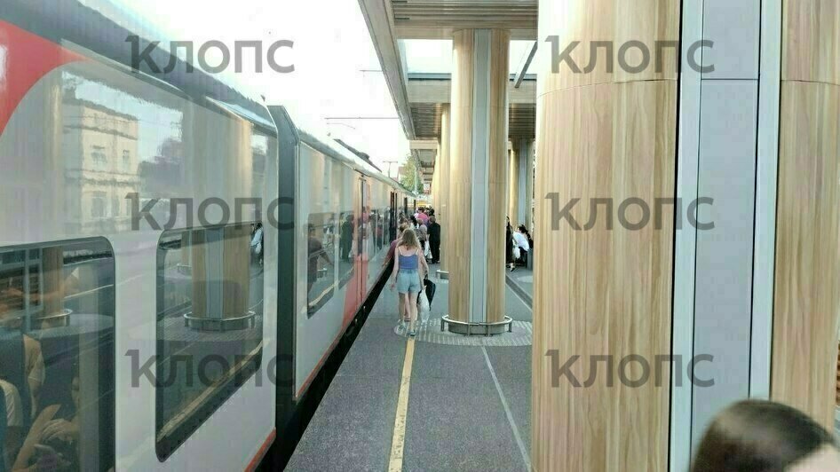 Состояние — шпроты в масле и собственном соку: отдохнувшие калининградцы штурмуют вечерние электрички - Новости Калининграда | Фото очевидцев