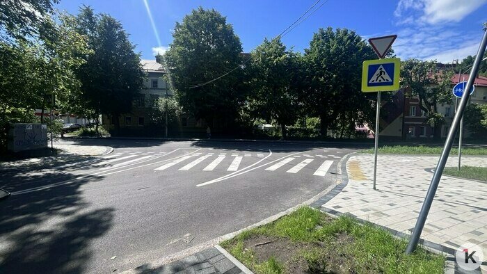 «Внимания к деталям не хватает»: урбанист прошёлся по обновлённой Летней (фото, видео) - Новости Калининграда | Фото: «Клопс»