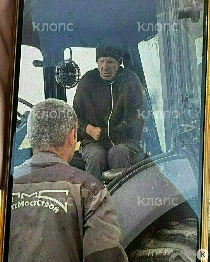 Последнее фото, сделанное 12 июля — мужчина выходит из трактора  | Фото: очевидцы