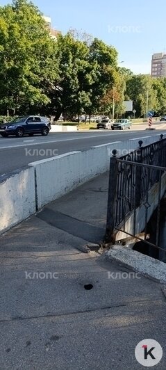 Дыра на несколько метров вниз: у мостика напротив Королевских ворот образовался провал (фото, видео)   - Новости Калининграда | Фото: «Клопс»