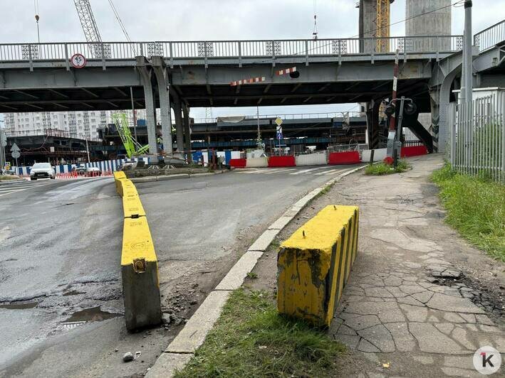 Двухъярусный стал односторонним, у моста началась дорожная нервотрёпка (фоторепортаж) - Новости Калининграда | Фото: Александр Подгорчук / «Клопс»