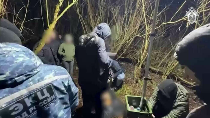 Работа следователя и криминалистов на месте обнаружения тела ребёнка в Черняховске | Фото: СУ СК России по Калининградской области 