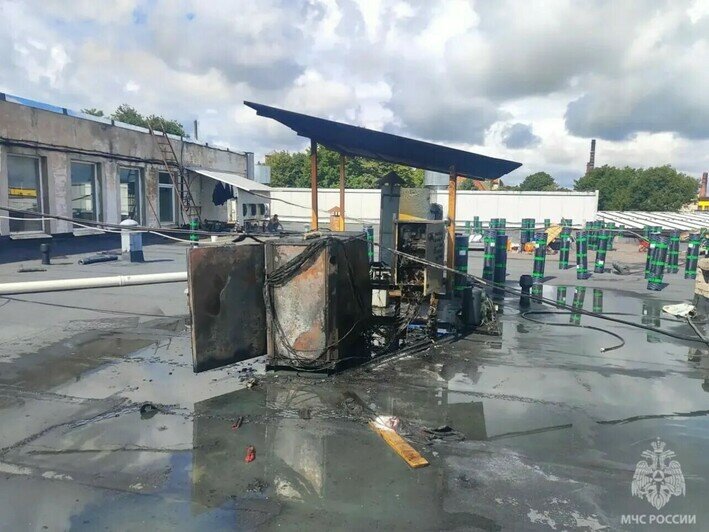 В Советске из-за пожара на крыше пришлось эвакуировать посетителей супермаркета - Новости Калининграда | Фото: пресс-служба МЧС по Калининградской области