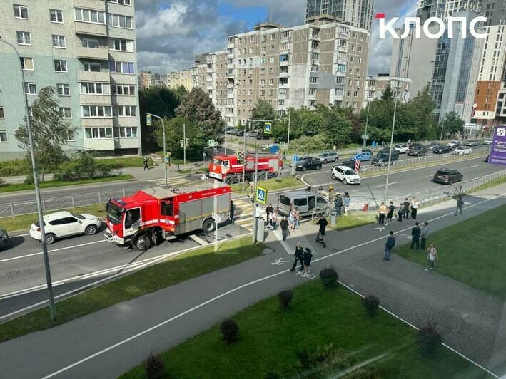 На Сельме возле ТЦ «Экватор» загорелся автомобиль (фото) - Новости Калининграда | Фото: очевидцы