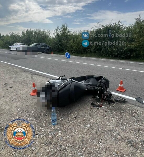 На Емельянова легковушка при развороте столкнулась с мотоциклом, байкера увезли в больницу - Новости Калининграда | Фото: сообщество Госавтоинспекции Калининградской области / «ВКонтакте»