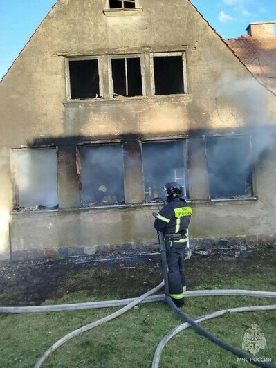 В Правдинском районе при пожаре в особняке погиб мужчина - Новости Калининграда | Фото: пресс-служба МЧС по Калининградской области