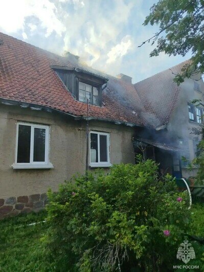 В Правдинском районе при пожаре в особняке погиб мужчина - Новости Калининграда | Фото: пресс-служба МЧС по Калининградской области
