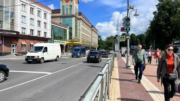Пешеходы на светофоре у «Пассажа» в Калининграде теперь ждут дольше, а водителям стало удобнее - Новости Калининграда | Фото: «Клопс»