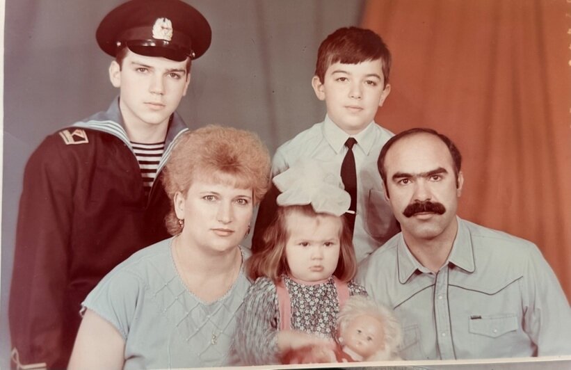 У четы Мугбиловых двое сыновей и дочь, а сейчас уже и семеро внуков  | Фото: архив героев публикации
