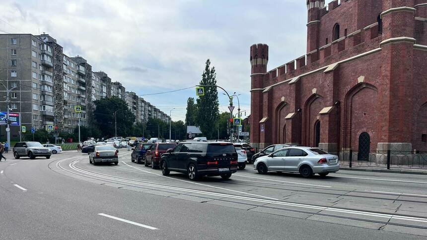 На повороте с Гагарина на Литовский Вал снова путаются водители (фото) - Новости Калининграда | Фото: «Клопс»