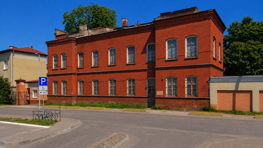 В Калининграде планируют привести в порядок один из корпусов старинной больницы на Клинической  - Новости Калининграда | Иллюстрация: Ксения Александрова / «Клопс»