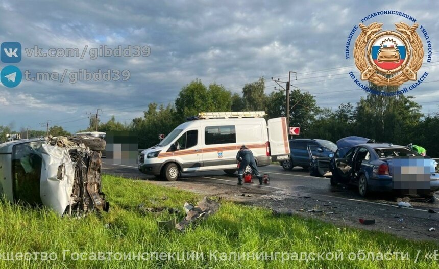 В аварии на выезде из Калининграда, где очевидцы видели машину в кювете, пострадали четыре человека - Новости Калининграда | Фото: сообщество Госавтоинспекции Калининградской области / «ВКонтакте»