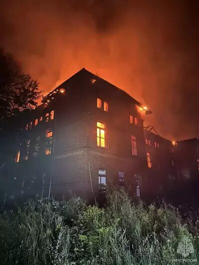 В Черняховске сгорел трёхэтажный немецкий дом (фото)   - Новости Калининграда | Фото: ГУ МЧС по Калининградской области