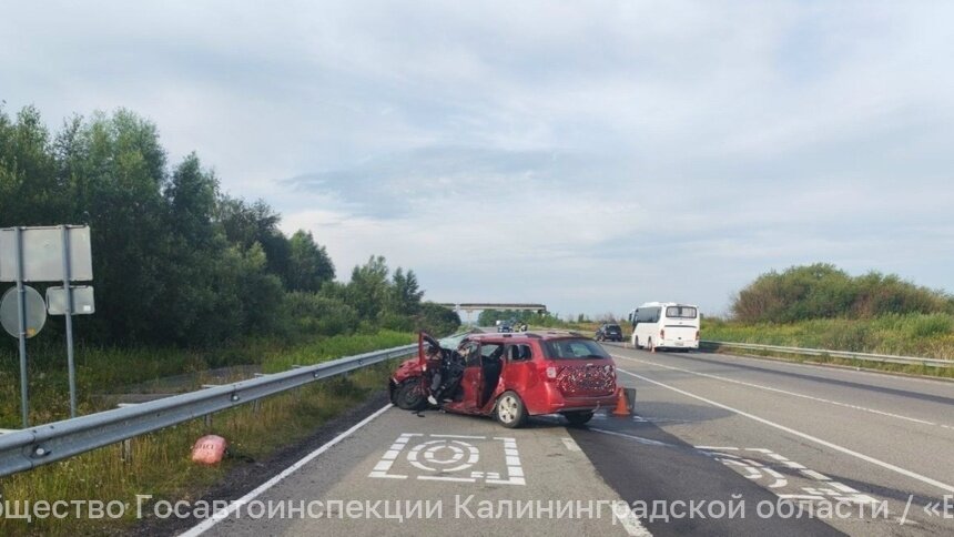 В Гурьевском районе машина столкнулась со служебным автобусом, есть пострадавшая - Новости Калининграда | Фото: сообщество Госавтоинспекции Калининградской области / «ВКонтакте»