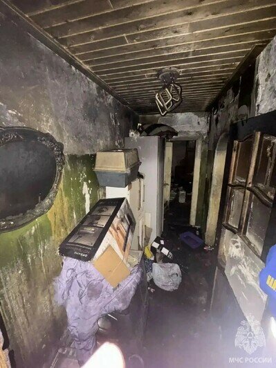 В центре Калининграда из-за горевшей в туалете ветоши едва не начался серьёзный пожар - Новости Калининграда | Фото: пресс-служба МЧС по Калининградской области