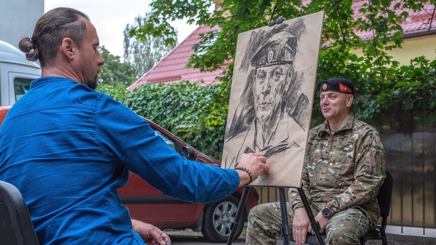 В роли краски — символ региона: в Калининграде открылась необычная выставка о Донбассе (фото) - Новости Калининграда | Фото: Наталья Фомина