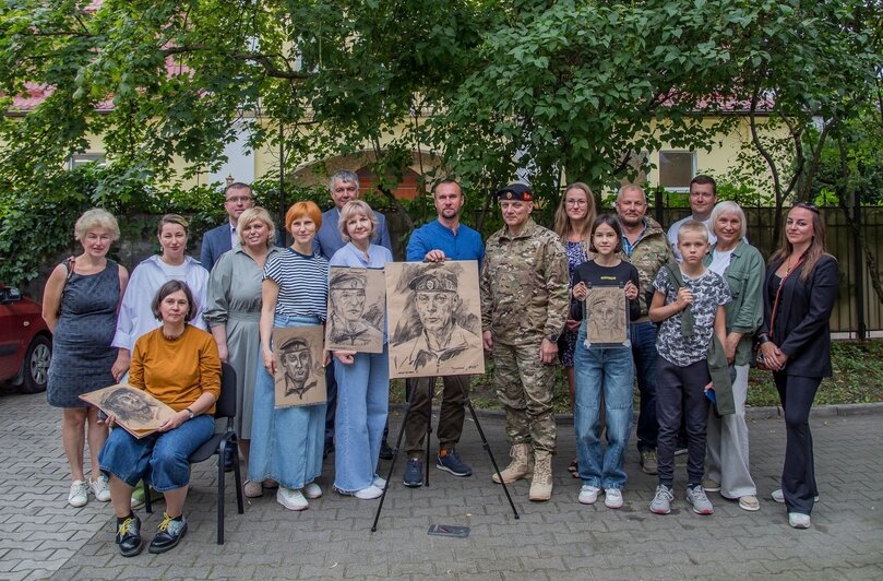В роли краски — символ региона: в Калининграде открылась необычная выставка о Донбассе (фото) - Новости Калининграда | Фото: Владимир Бацев и Наталья Фомина
