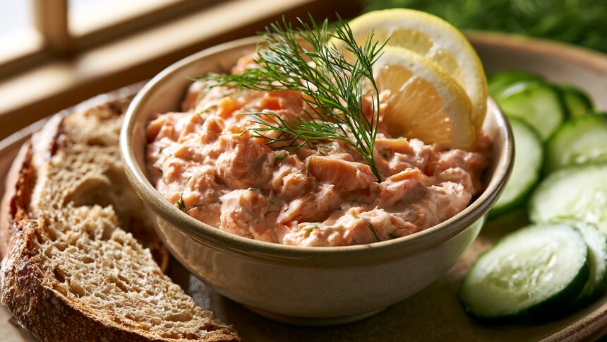 Как паштет, но вкуснее: рассказываем, что такое рийет, с чем его едят и как готовят — классический французский рецепт - Новости Калининграда | Иллюстрация: Ксения Александрова / «Клопс»