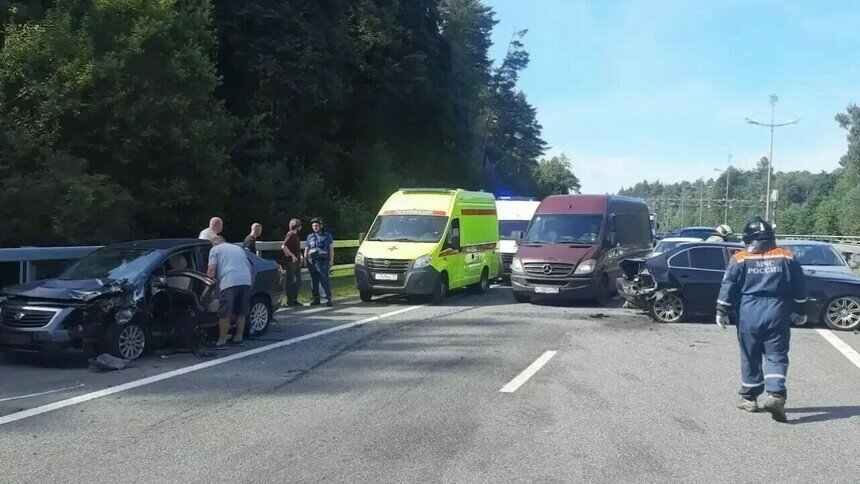 На Приморском кольце в массовом ДТП пострадали четыре человека - Новости Калининграда | Фото: МЧС региона