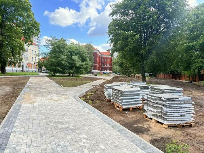 Сквер у женской консультации на Фрунзе полностью доделают в сентябре — Дятлова - Новости Калининграда | Фото: канал сити-менеджера Калининграда Елены Дятловой / Телеграм