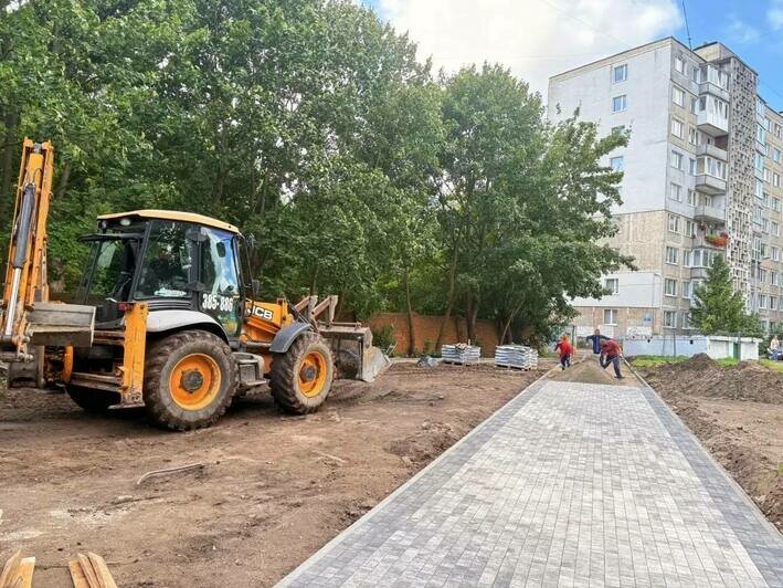 Сквер у женской консультации на Фрунзе полностью доделают в сентябре — Дятлова - Новости Калининграда | Фото: канал сити-менеджера Калининграда Елены Дятловой / Телеграм