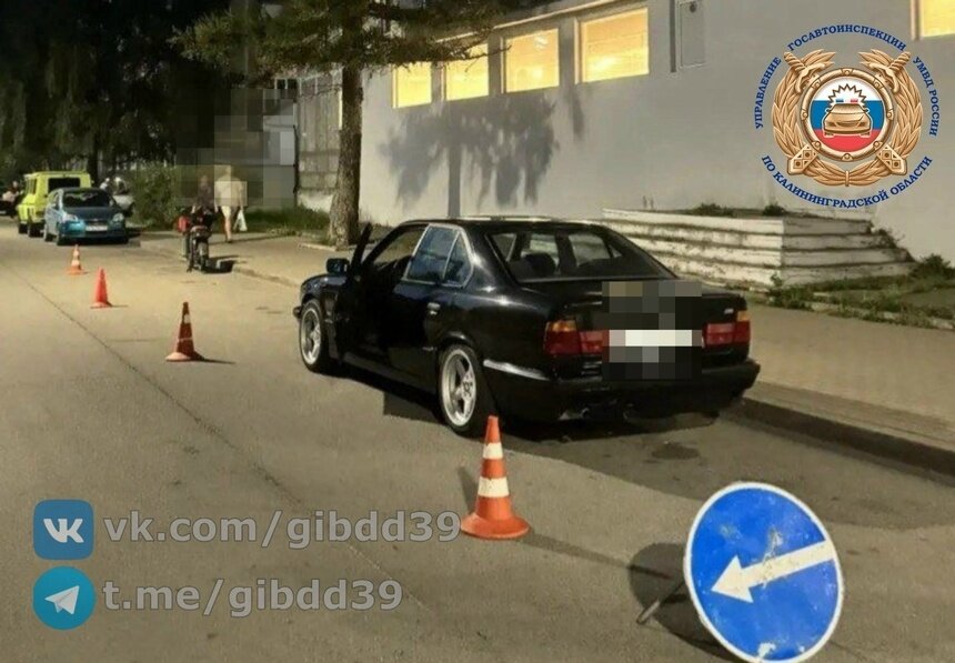 В Калининграде водитель электромопеда врезался в дверь авто, из которого выходил мужчина - Новости Калининграда | Фото: сообщество Госавтоинспекции Калининградской области / «ВКонтакте»