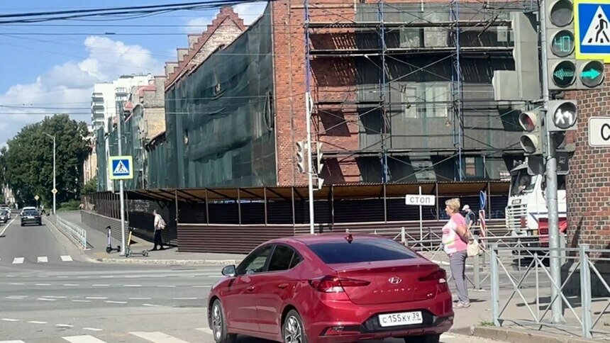 Сигналят друг другу: водители путаются на перекрёстке Московского проспекта и Литовского Вала   - Новости Калининграда | Фото: «Клопс»
