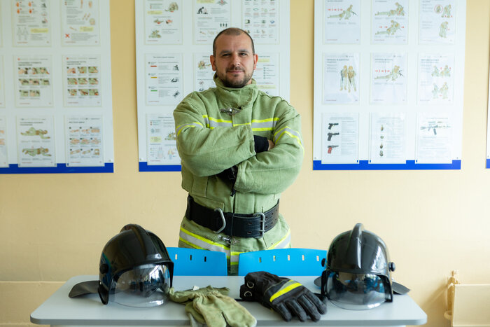 В образование Сергей Денисов пришёл десять лет назад. До этого служил в органах внутренних дел | Фото: архив героя публикации