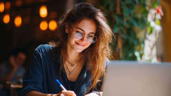 Советские песни, книги и сувениры: 6 бесплатных мероприятий, которые пройдут в Калининграде в последнюю неделю августа - Новости Калининграда | Иллюстрация: Ксения Александрова / «Клопс»
