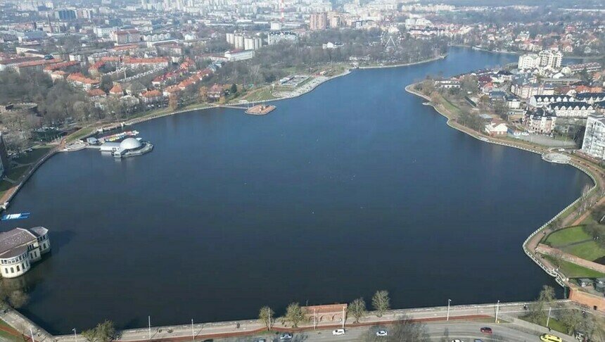 Верхнее озеро очистили от сине-зелёных водорослей | Фото: правительство Калининградской области
