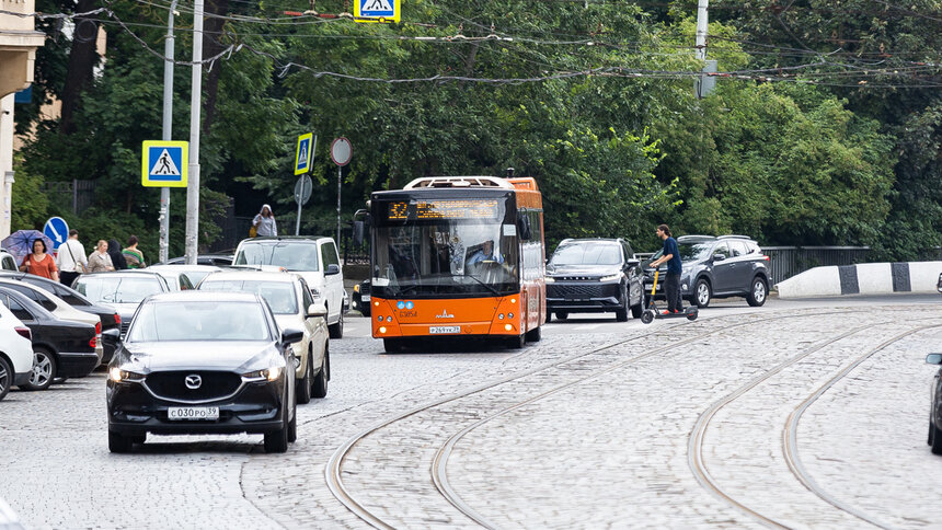 На окраине Калининграда из-за перекладки труб у автобусов появился новый маршрут - Новости Калининграда | Фото: Александр Подгорчук / Архив «Клопс»