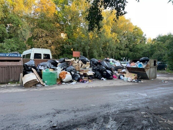 Слева — снимок кески, сделанный 29 августа в 9:50, справа — 30 августа в 19:00 | Фото: ЖЭУ №7
