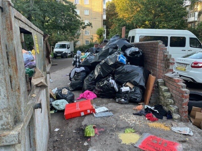 Слева — снимок кески, сделанный 29 августа в 9:50, справа — 30 августа в 19:00 | Фото: ЖЭУ №7