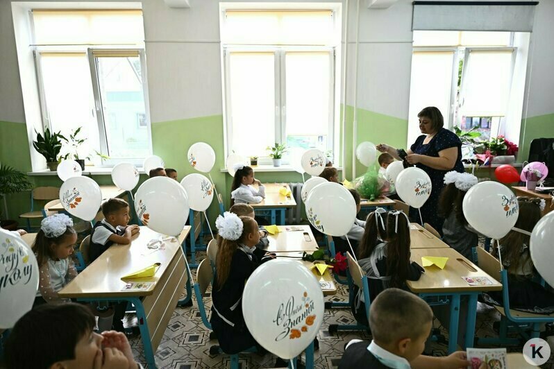 Первый звонок у границы: как встретили 1 сентября в школе-ровеснице Калининградской области (фоторепортаж)  - Новости Калининграда | Фото: Александр Подгорчук / «Клопс»