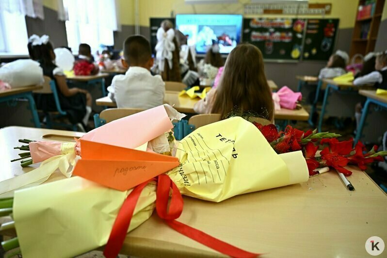 Первый звонок у границы: как встретили 1 сентября в школе-ровеснице Калининградской области (фоторепортаж)  - Новости Калининграда | Фото: Александр Подгорчук / «Клопс»