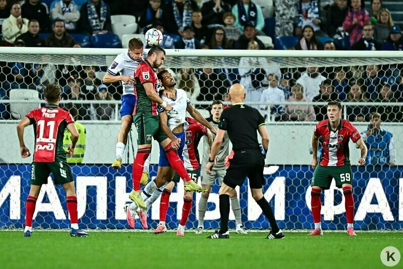 Кровь столичного игрока и кунг-фу Бевеева: как «Балтика» уступила «Локо» в Калининграде (фоторепортаж)   - Новости Калининграда | Фото: Александр Подгорчук / «Клопс»