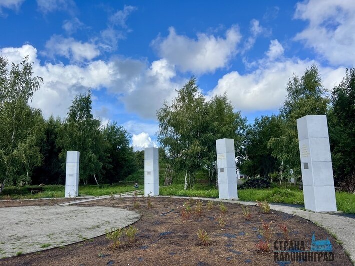 Прогулка-медитация по площадке со столбами дает возможность замедлиться и подумать | Фото: автора