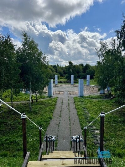 Прогулка-медитация по площадке со столбами дает возможность замедлиться и подумать | Фото: автора