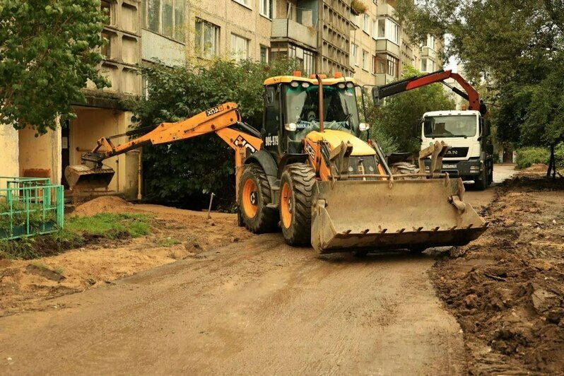 10 декабря по контракту благоустройство территории на улице Мира, д. 4-6 должно быть завершено. Сейчас там ведутся работы | Фото: администрация Калининграда