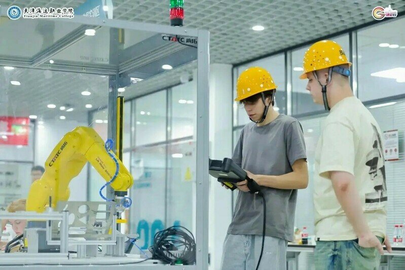 Студенты изучали современные технологии, которые используются в судостроительстве и обменялись опытом с китайскими коллегами-студентами | Фото: пресс-служба Прибалтийского судостроительного техникума, социальные сети министерства образования Калининградской области