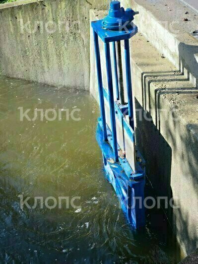 В Калининграде после ливней у Летнего озера начали размываться берега возле двух мостов (фото) - Новости Калининграда | Фото: очевидцы